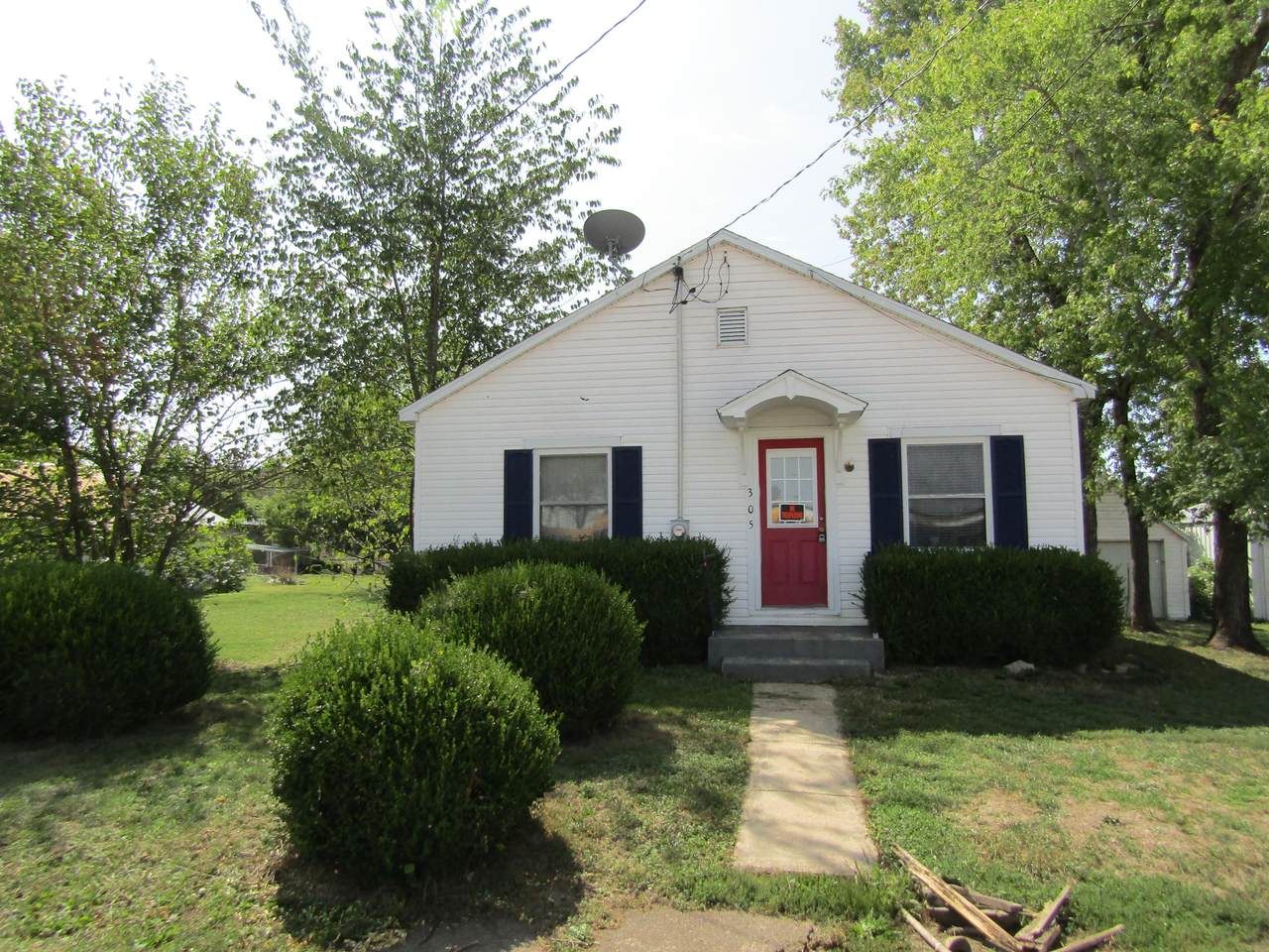 305 Pennington - Photo 1