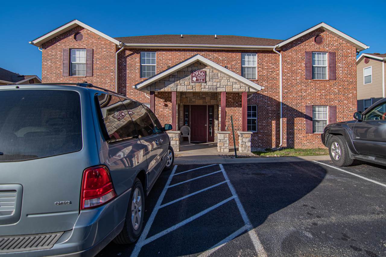 2956 Vineyards Parkway - Photo 1