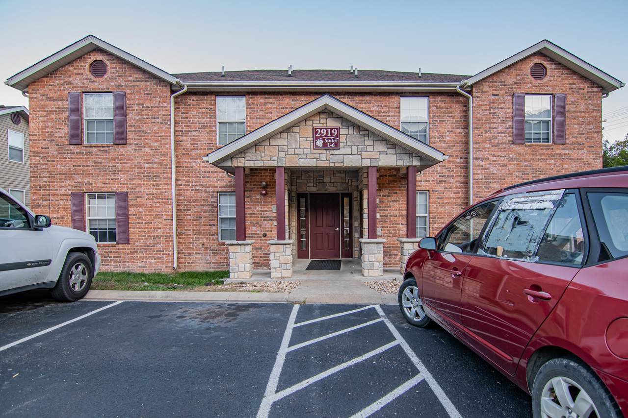 2919 Vineyards Parkway - Photo 1