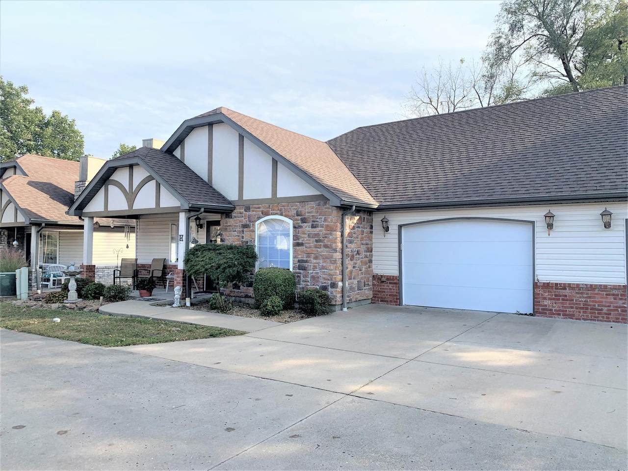 223 Rechow Unit H - Photo 1