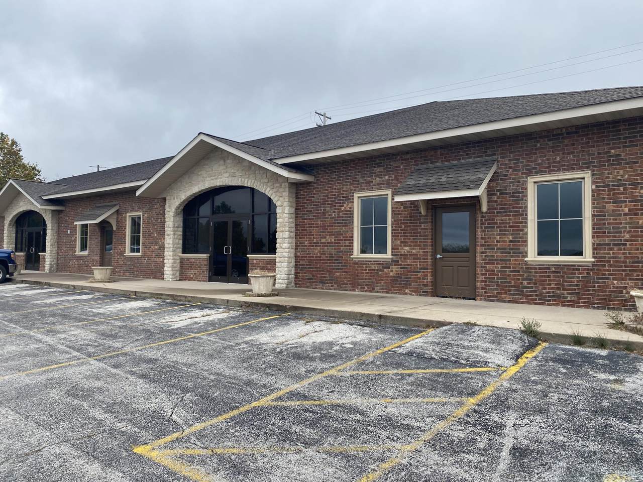 2702 Cunningham Suites B - Photo 1