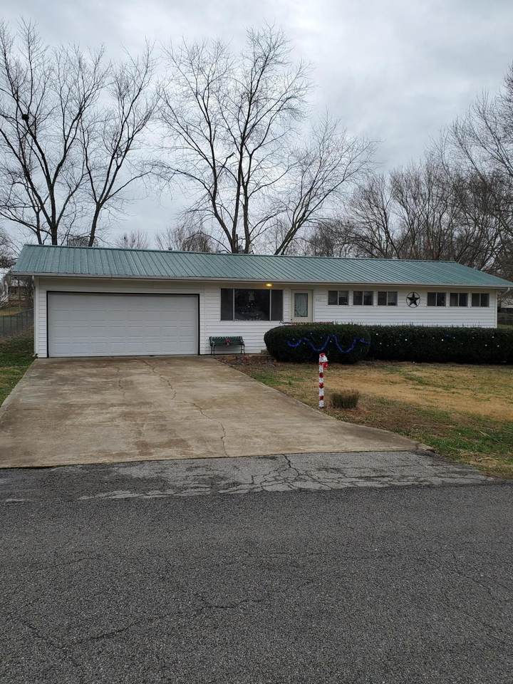 1130 Dewey Street - Photo 1
