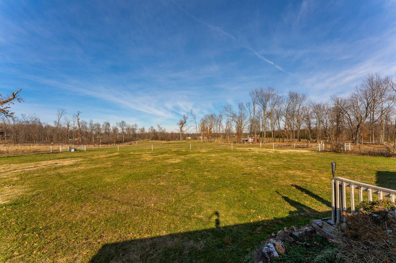 6175 Farm Road 186 - Photo 1