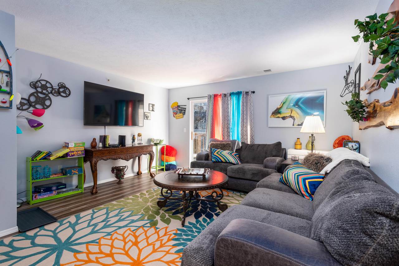 2912 Vineyards Parkway - Photo 1