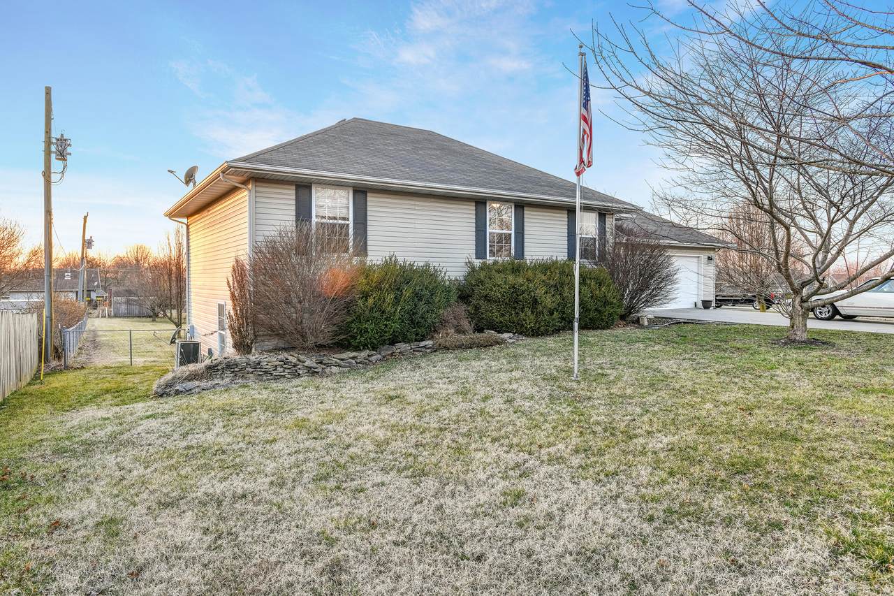 701 Poplar Court - Photo 1