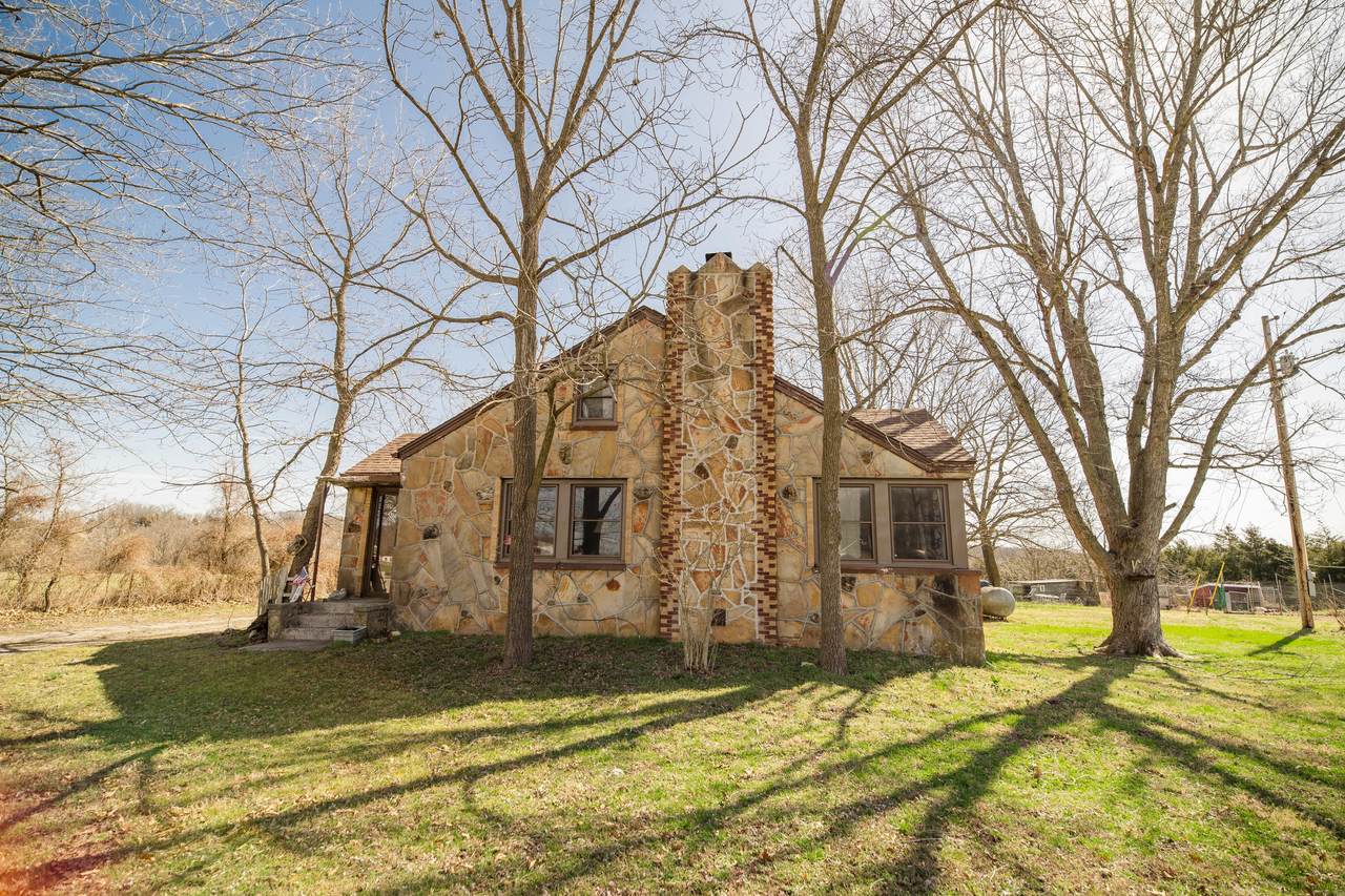 3906 Farm Road 2 - Photo 1