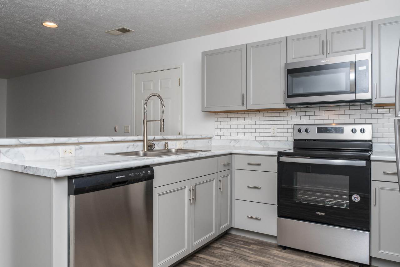 105 Garden Circle - Photo 1