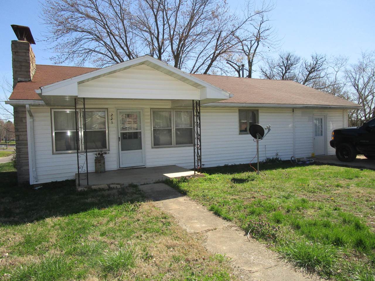 225 Pine Street - Photo 1