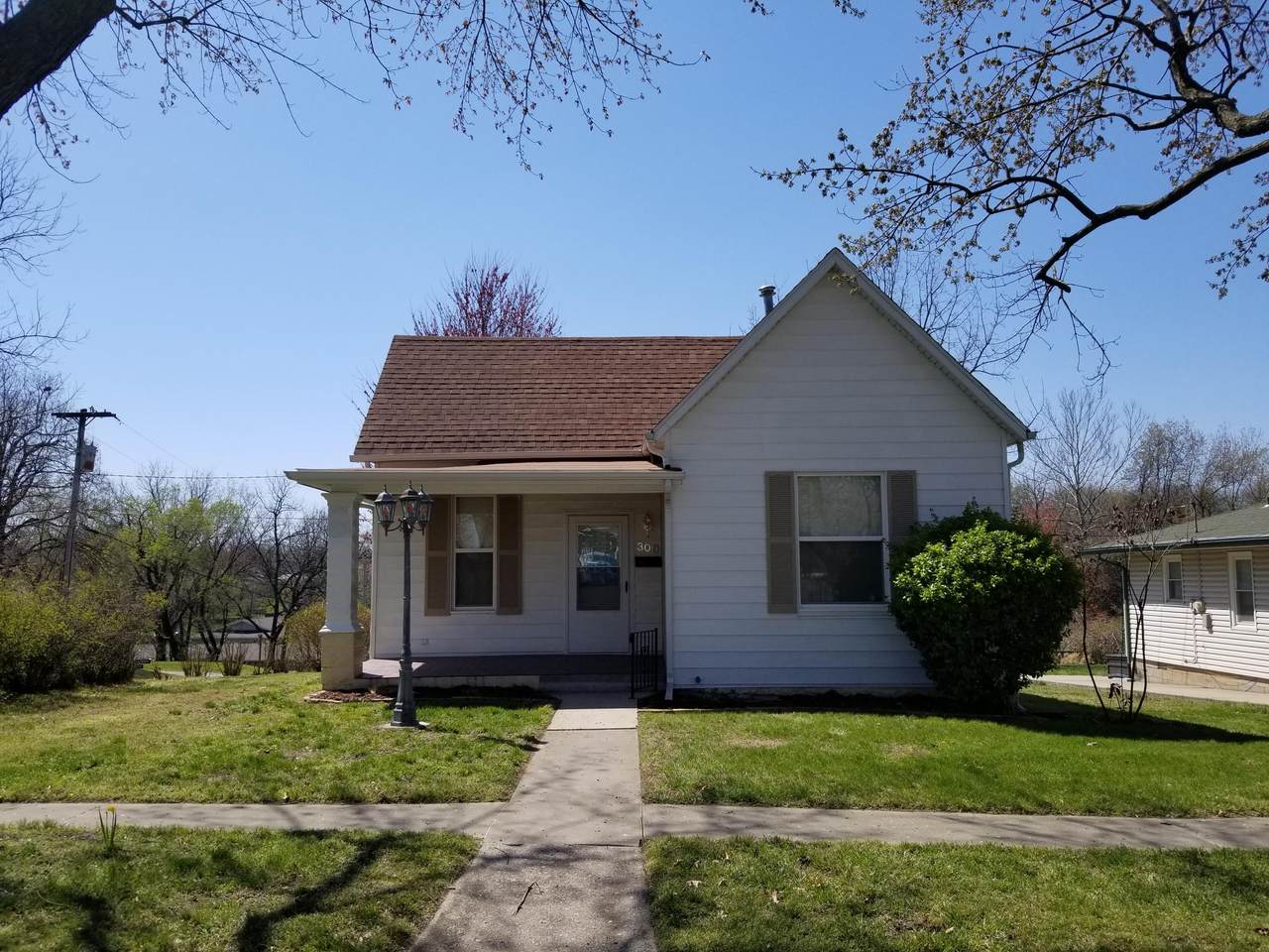 300 Lincoln Avenue - Photo 1