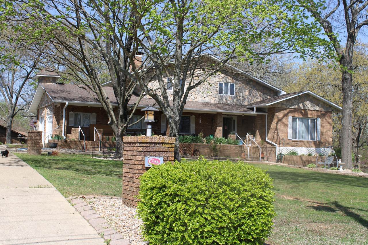 929 Country Club Drive - Photo 1