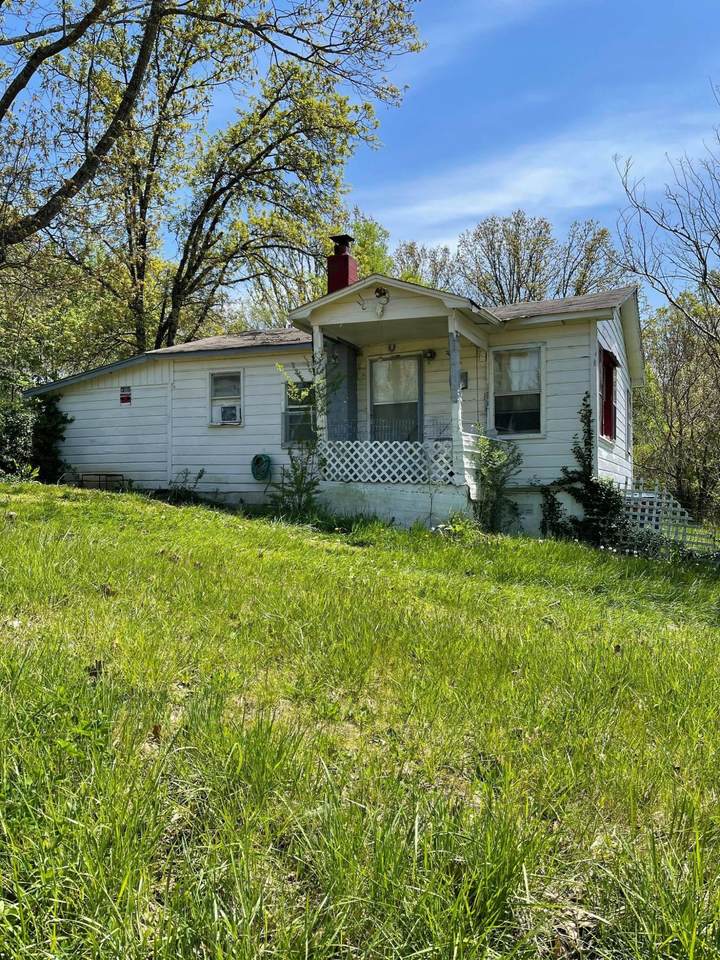 922 Broadway Street - Photo 1