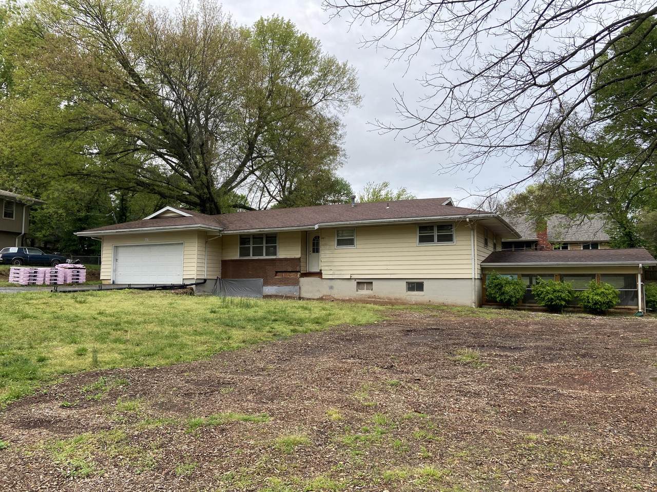 441 Lakeview Terrace - Photo 1