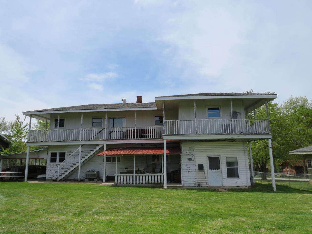 818 Roote Avenue - Photo 1
