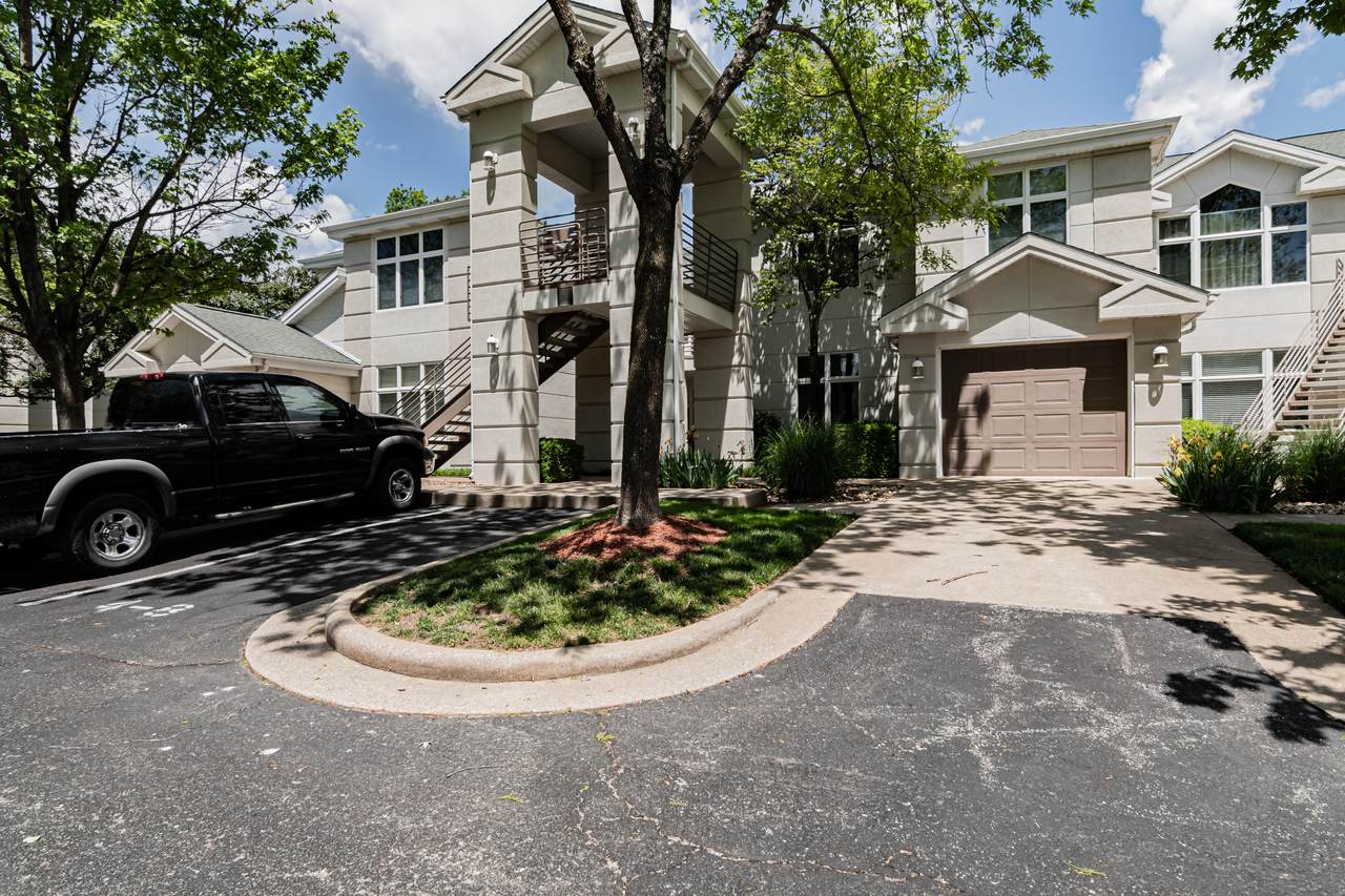 111 Oxford Court - Photo 1