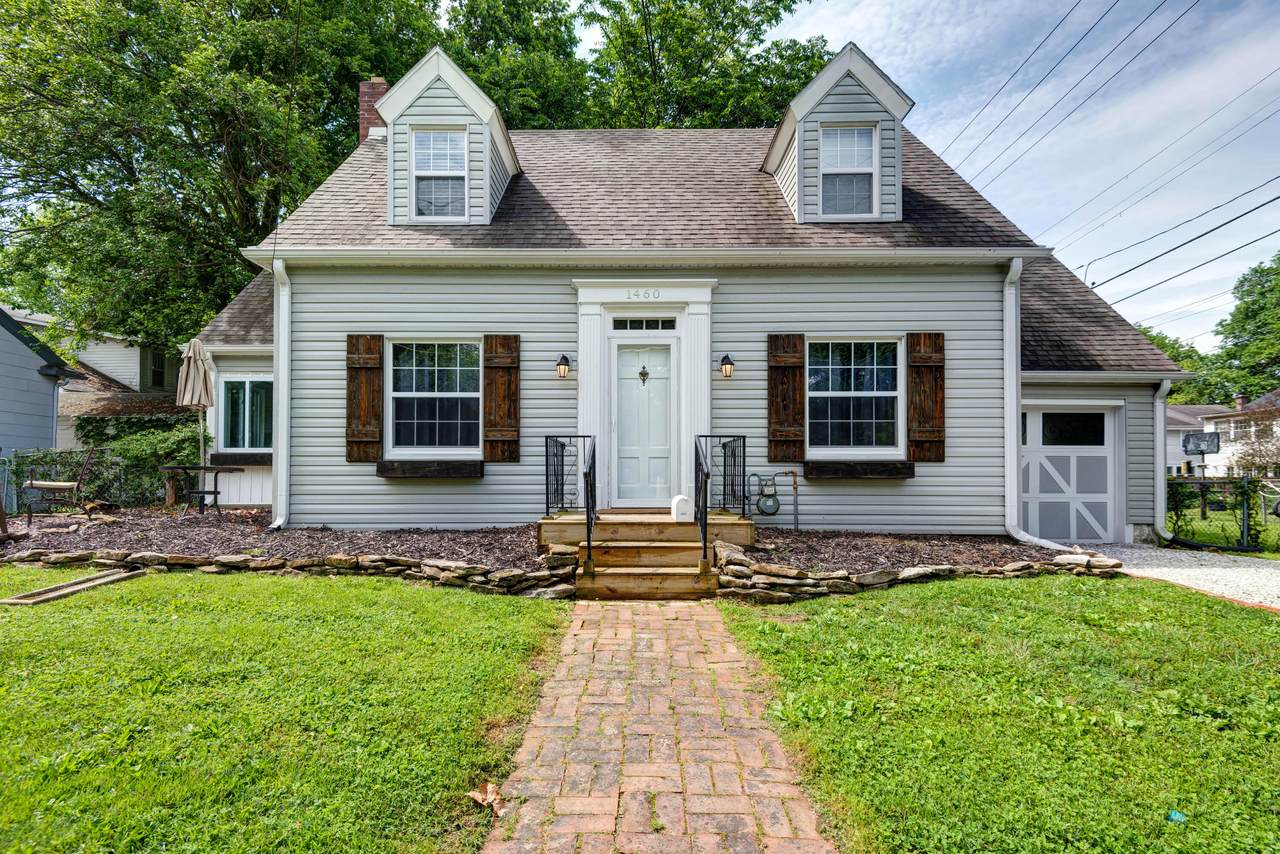 1460 Grand Street - Photo 1