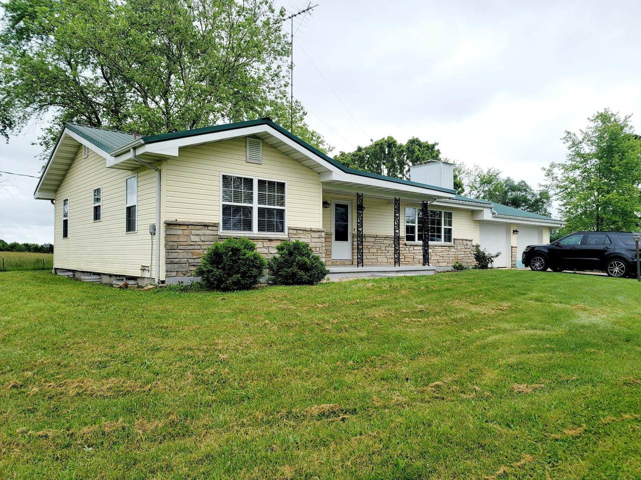 9834 Highway 137 - Photo 1