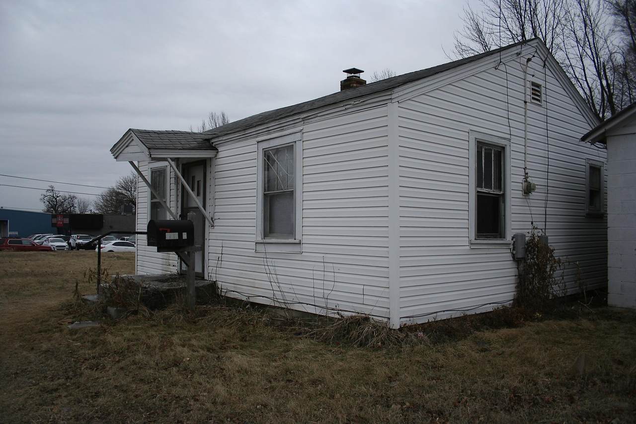 2357 Lyon Avenue - Photo 1