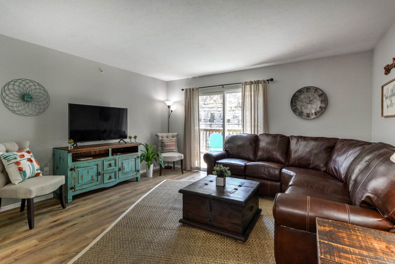 2904 Vineyards Parkway - Photo 1