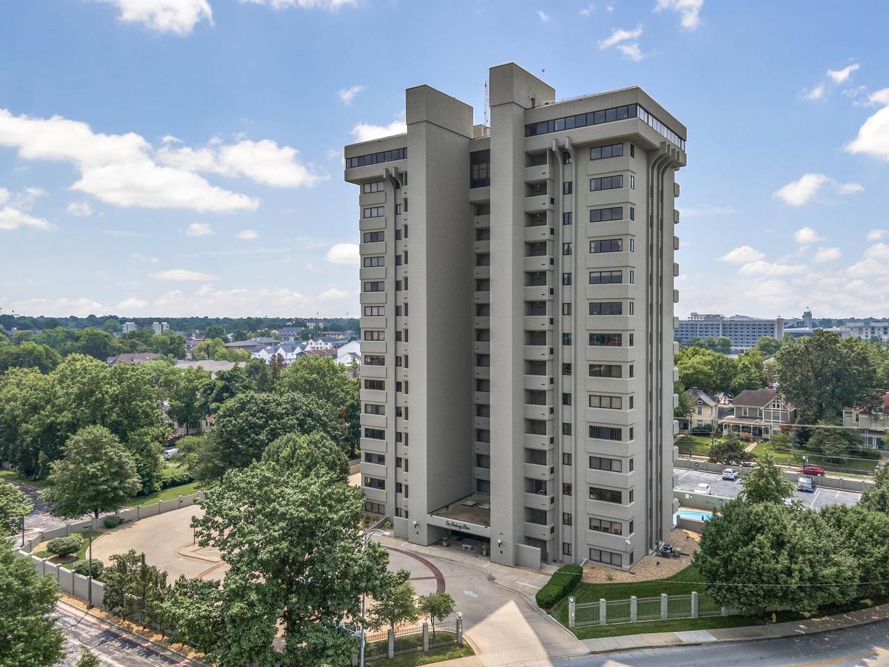 350 John Q Hammons Parkway - Photo 1