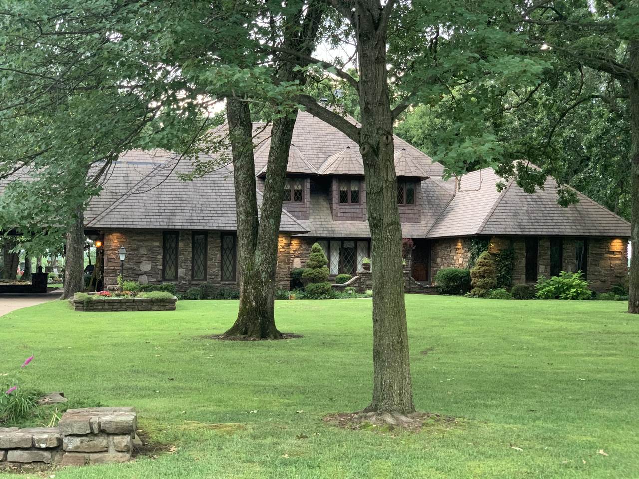 116 Hillcrest Drive - Photo 1