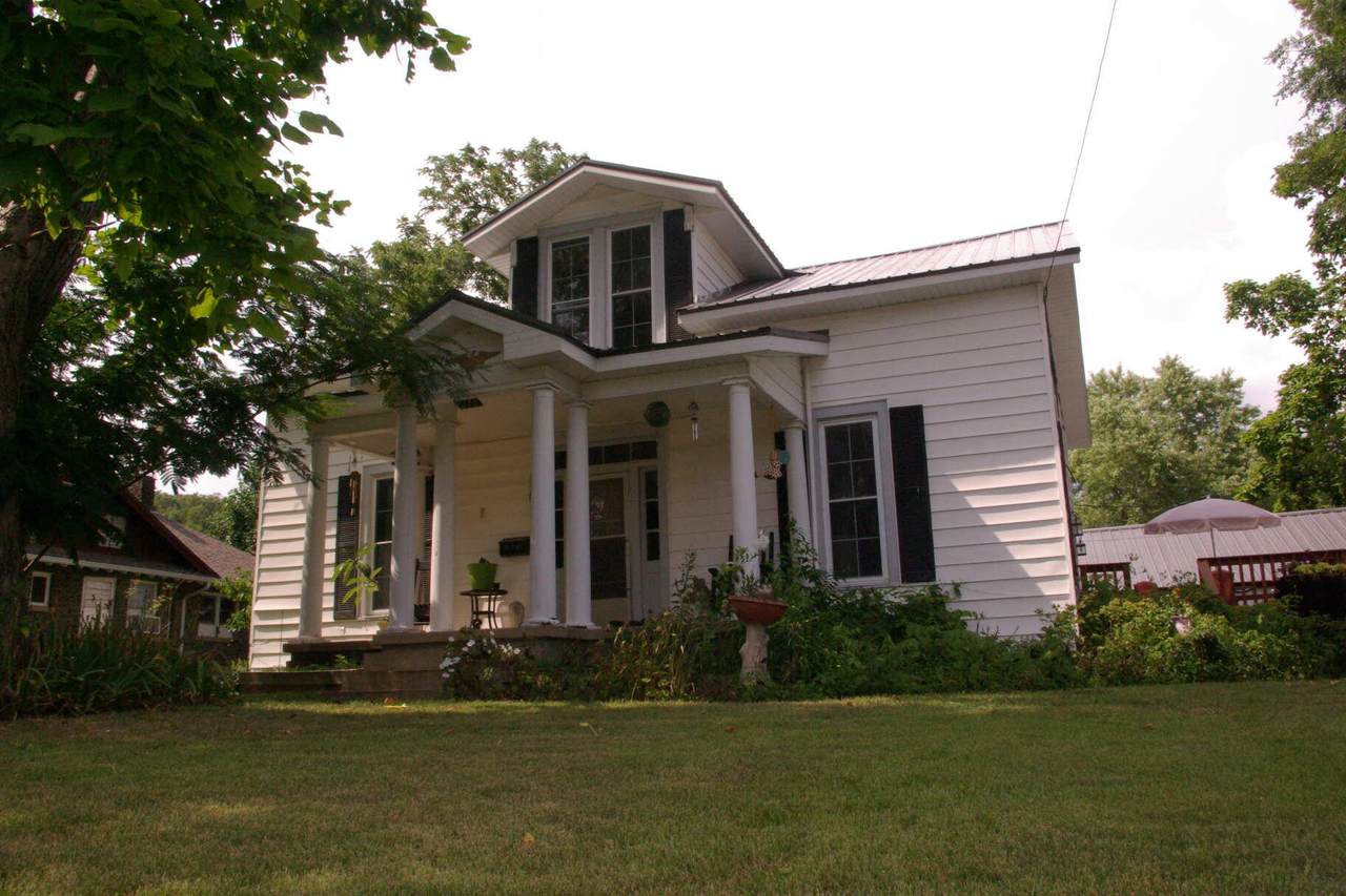 516 Iris Street - Photo 1