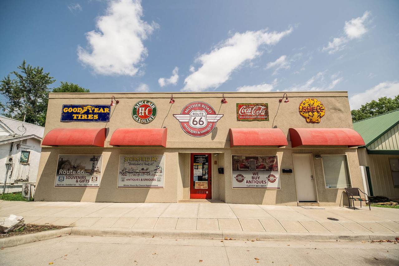 1031 College Street - Photo 1