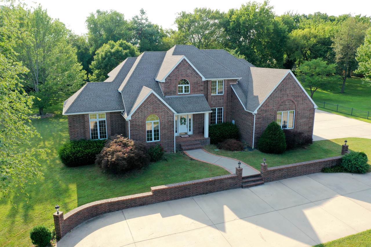 1425 Lakewood Court - Photo 1
