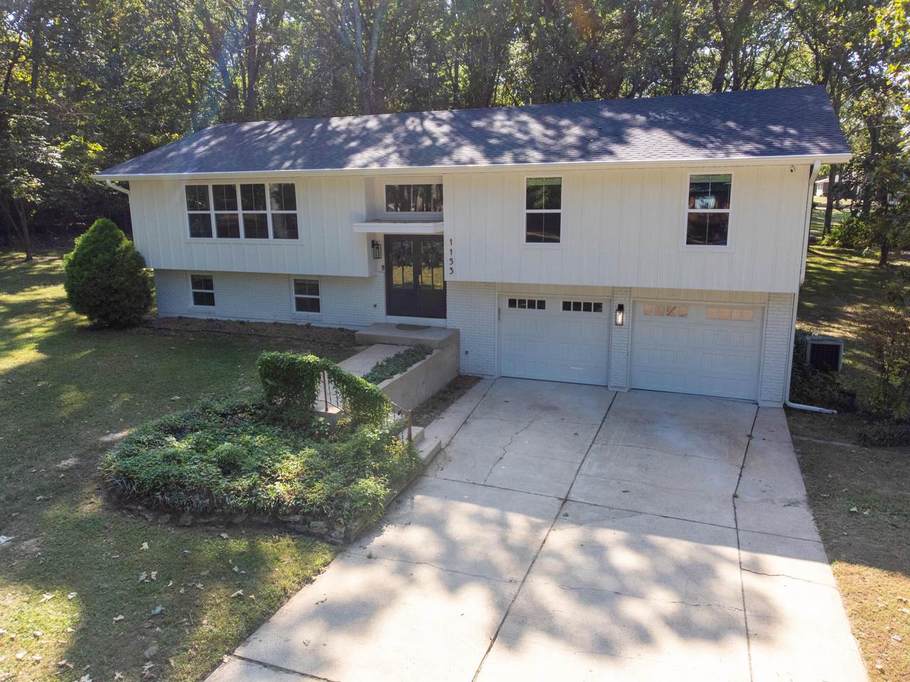 1153 Chateau Drive - Photo 1