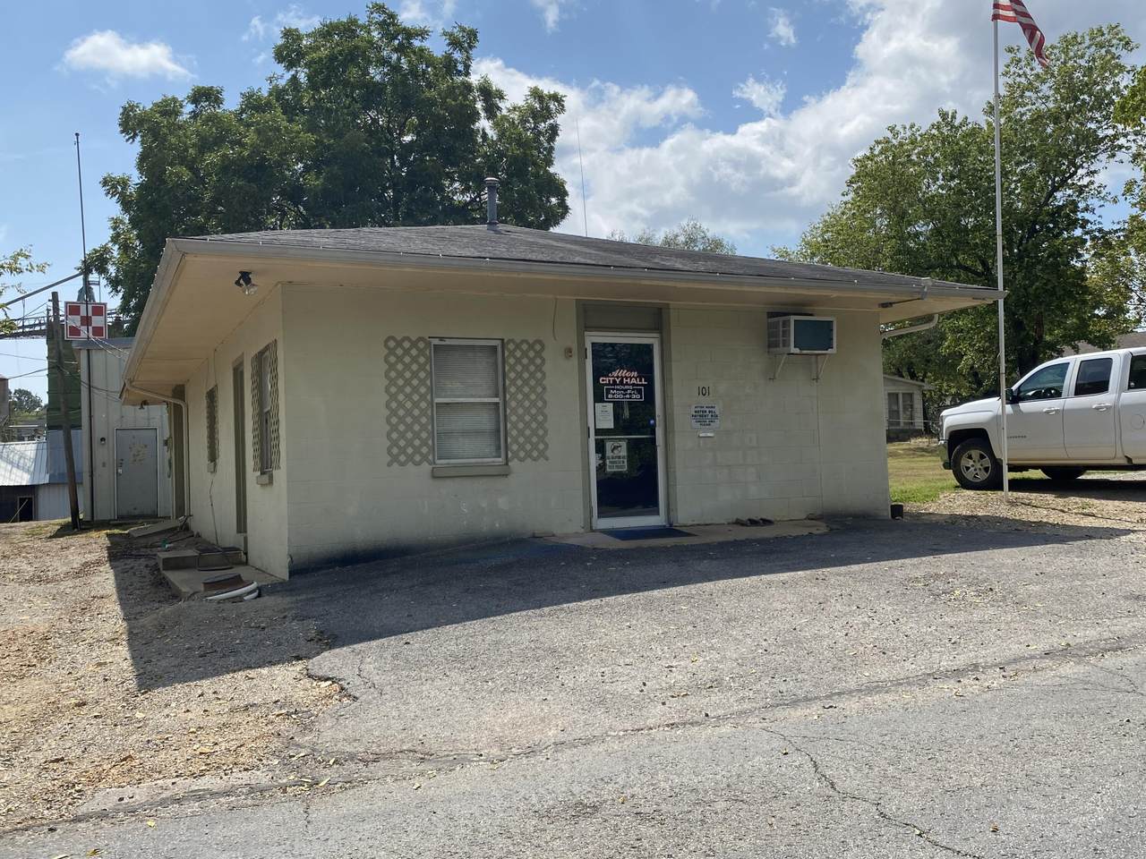 101 Pine Street - Photo 1
