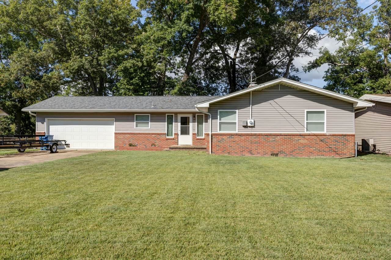 489 Wilshire Drive - Photo 1