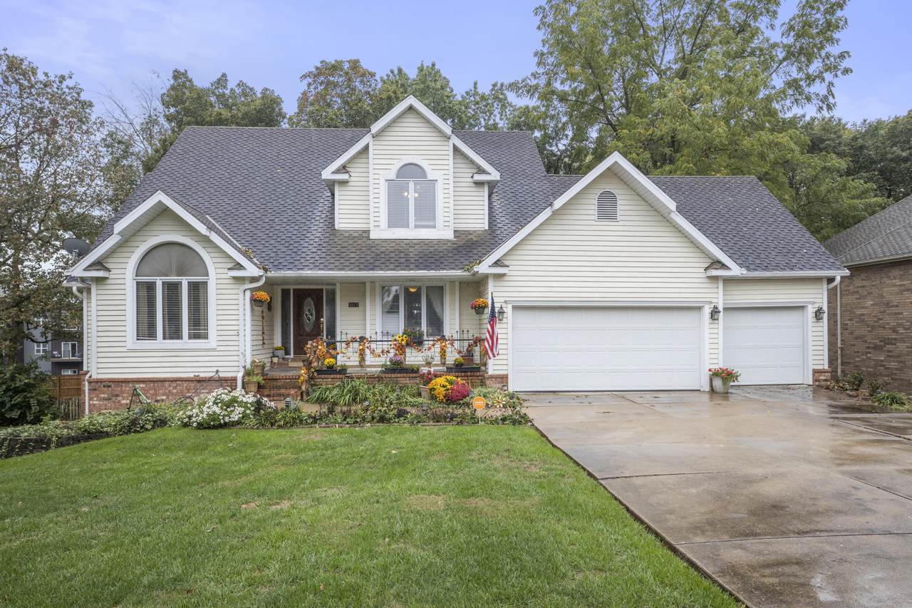 3872 Stanford Street - Photo 1