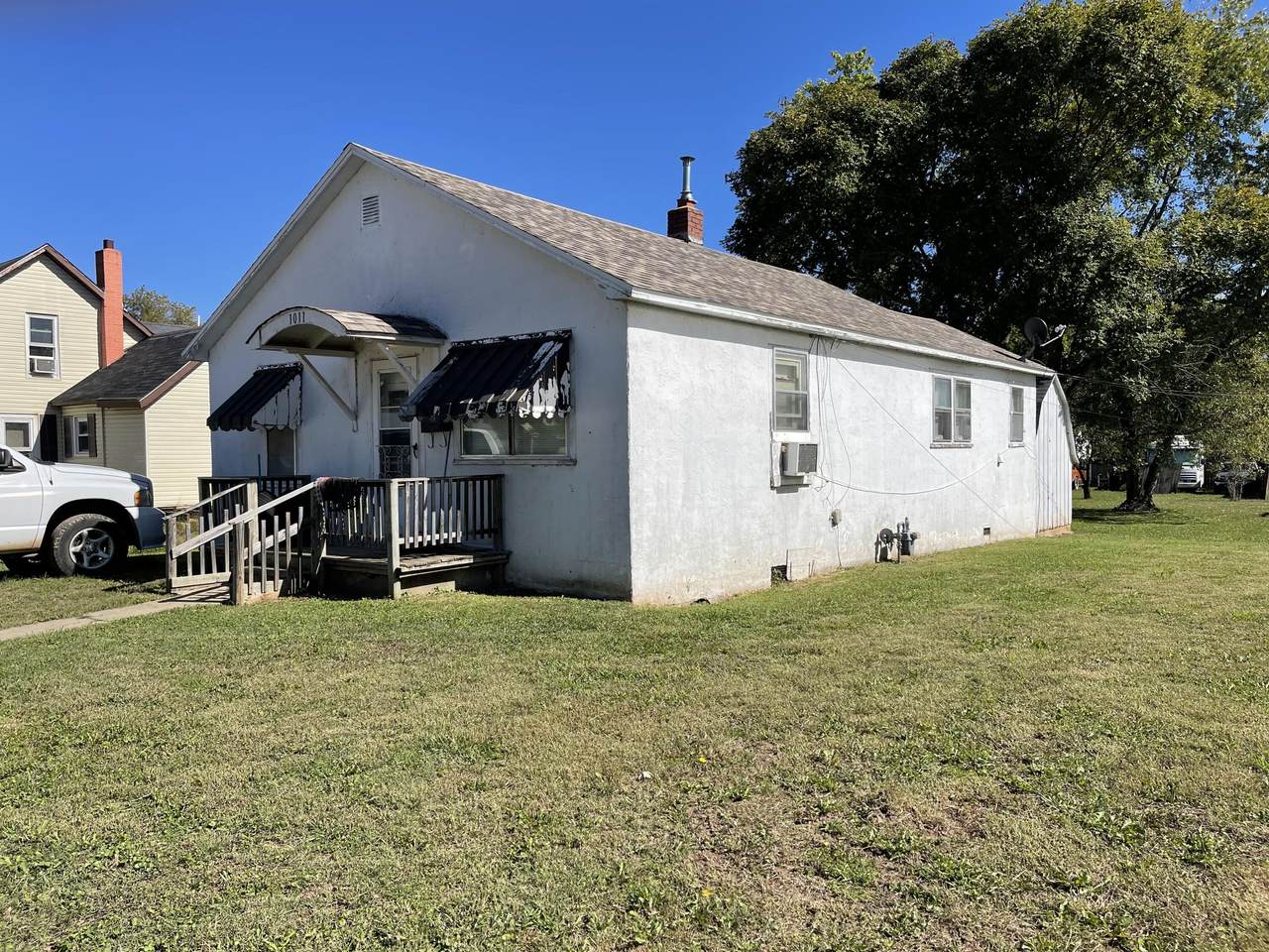 1011 Harold Street - Photo 1