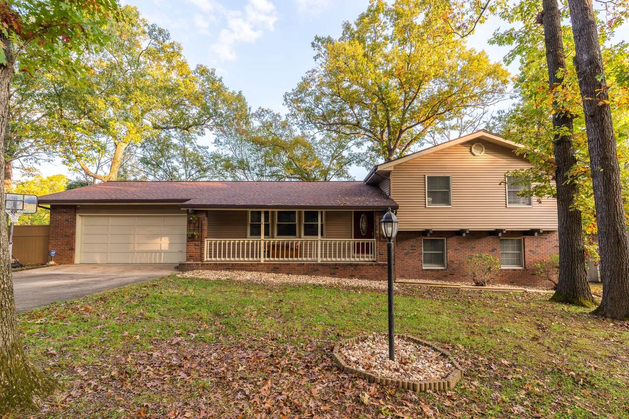 106 Oakwood Drive - Photo 1