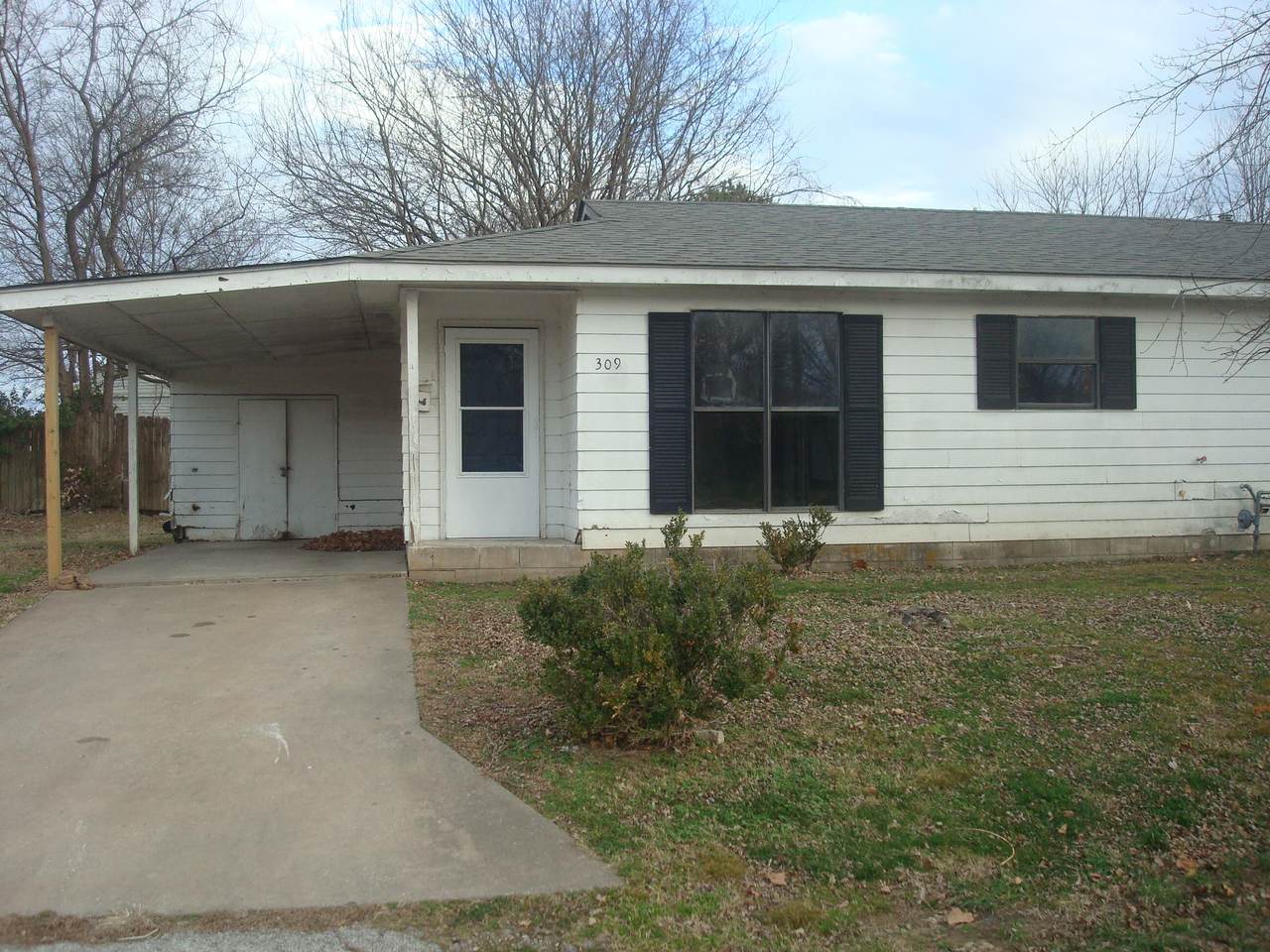 309 Lincoln Street - Photo 1