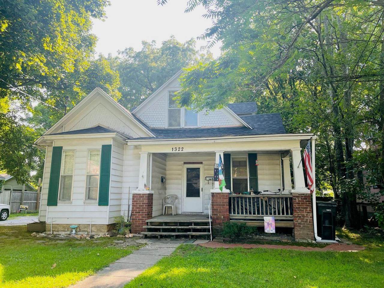 1322 Grant Avenue - Photo 1