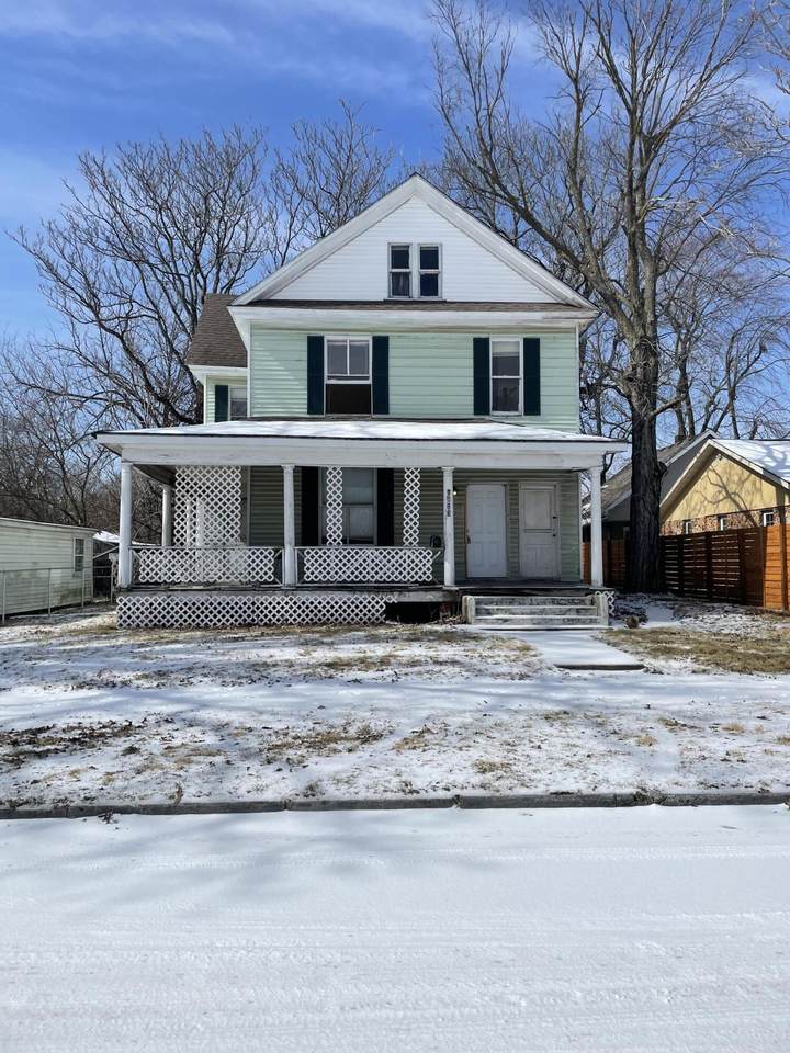 1923 Campbell Avenue - Photo 1