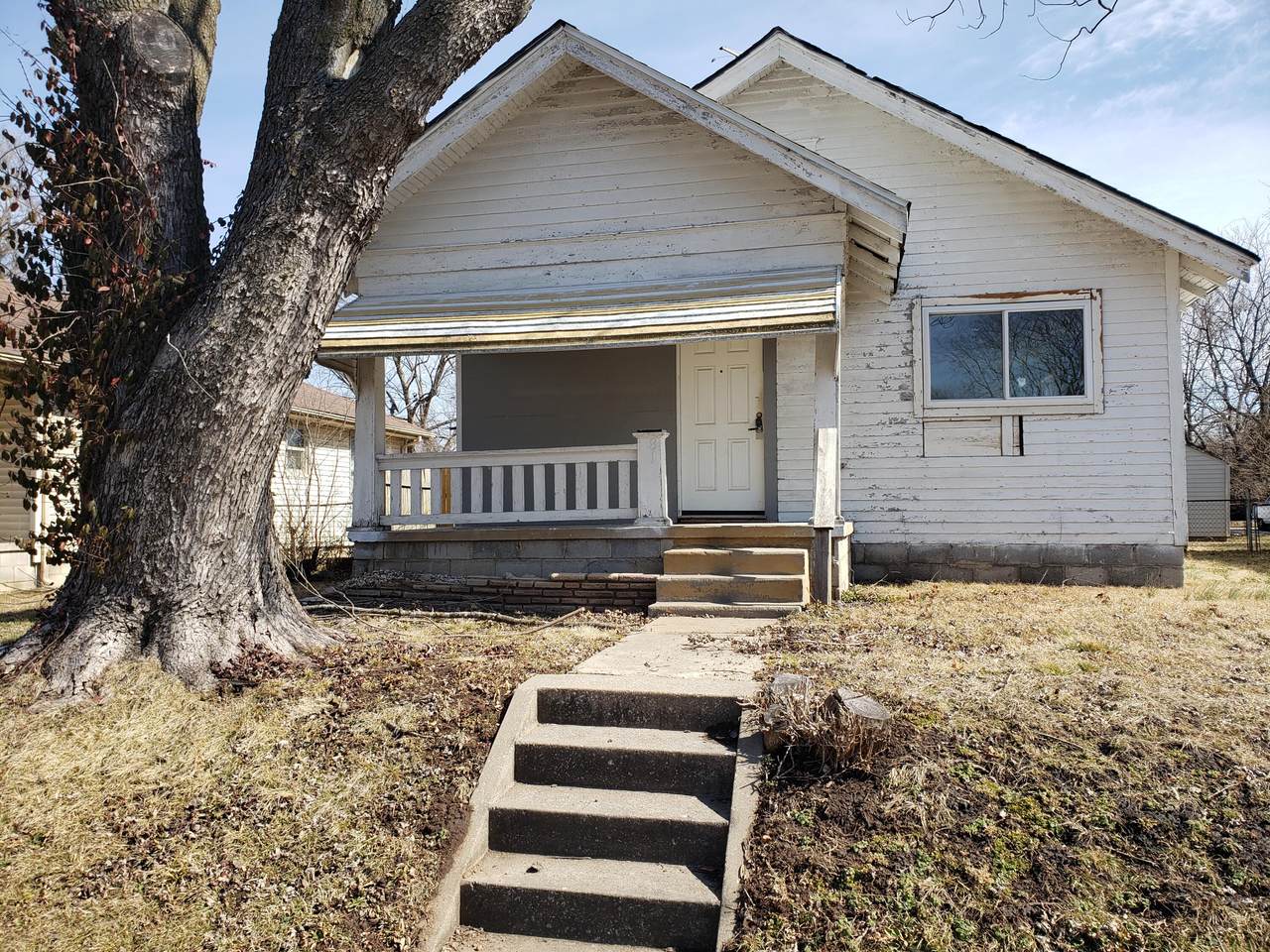 812 Kansas Expressway - Photo 1