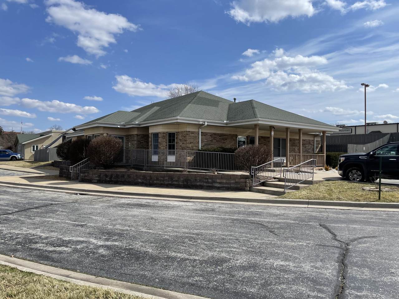1720 Elfindale Street - Photo 1