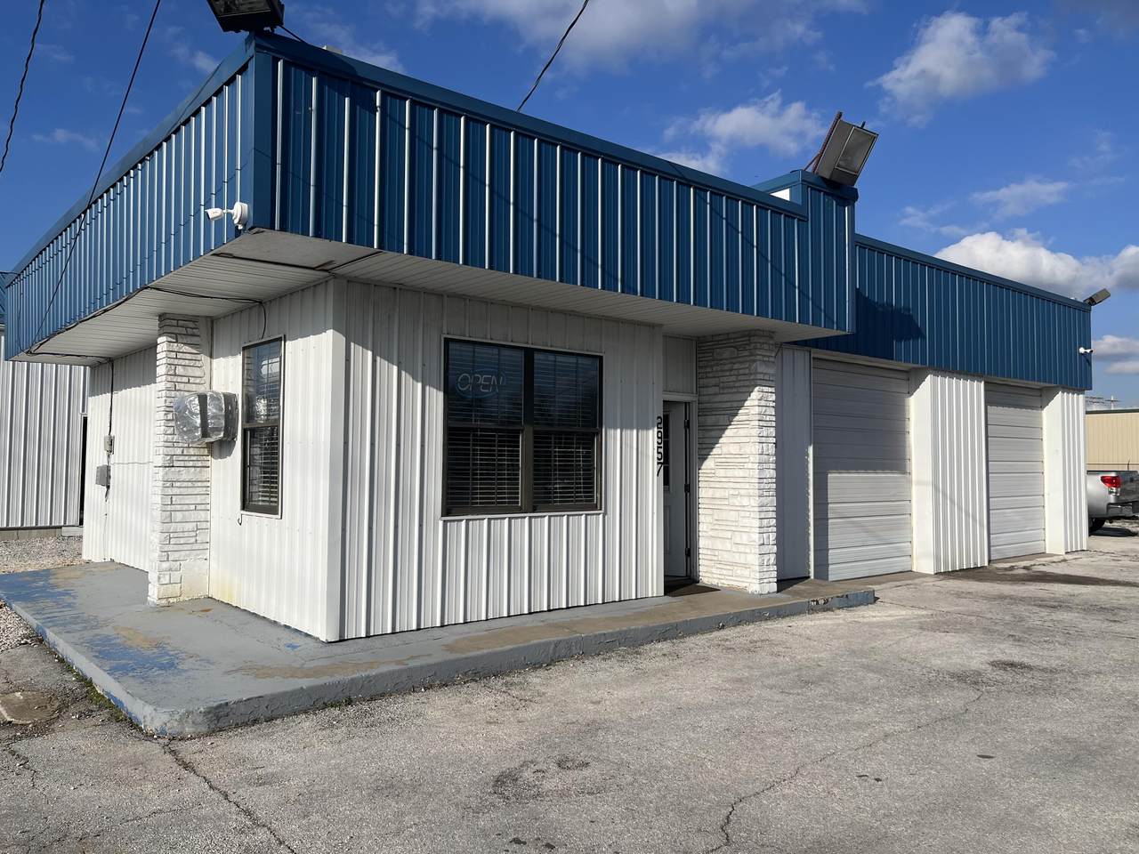 2957 Chestnut Expressway - Photo 1