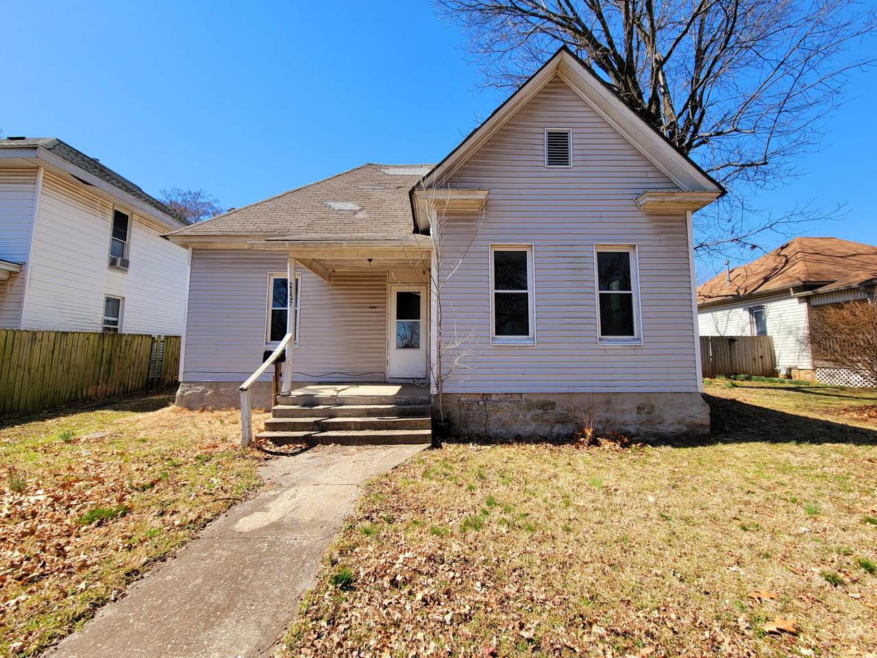 2127 Robberson Avenue - Photo 1