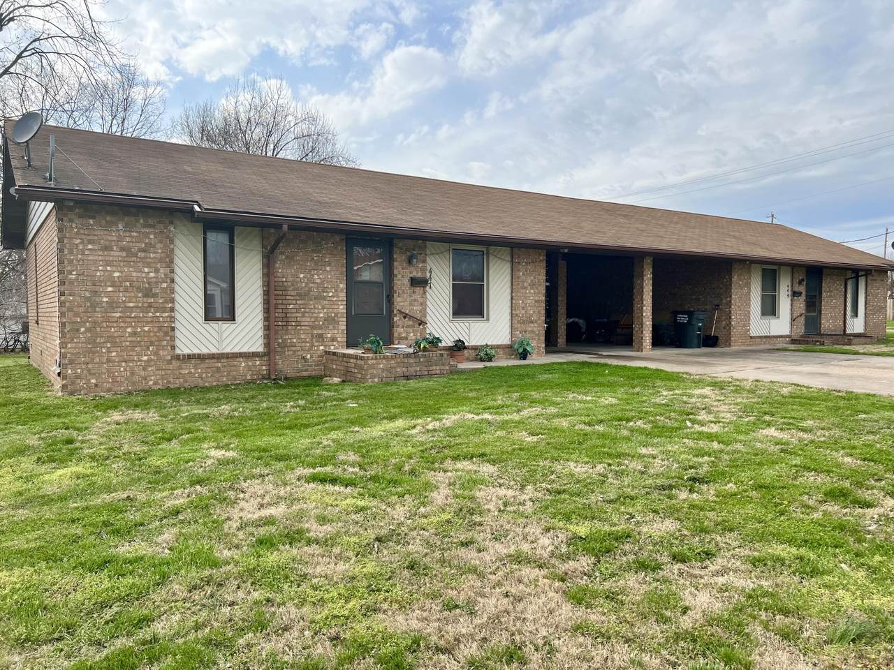 447 449 N Claud Avenue - Photo 1