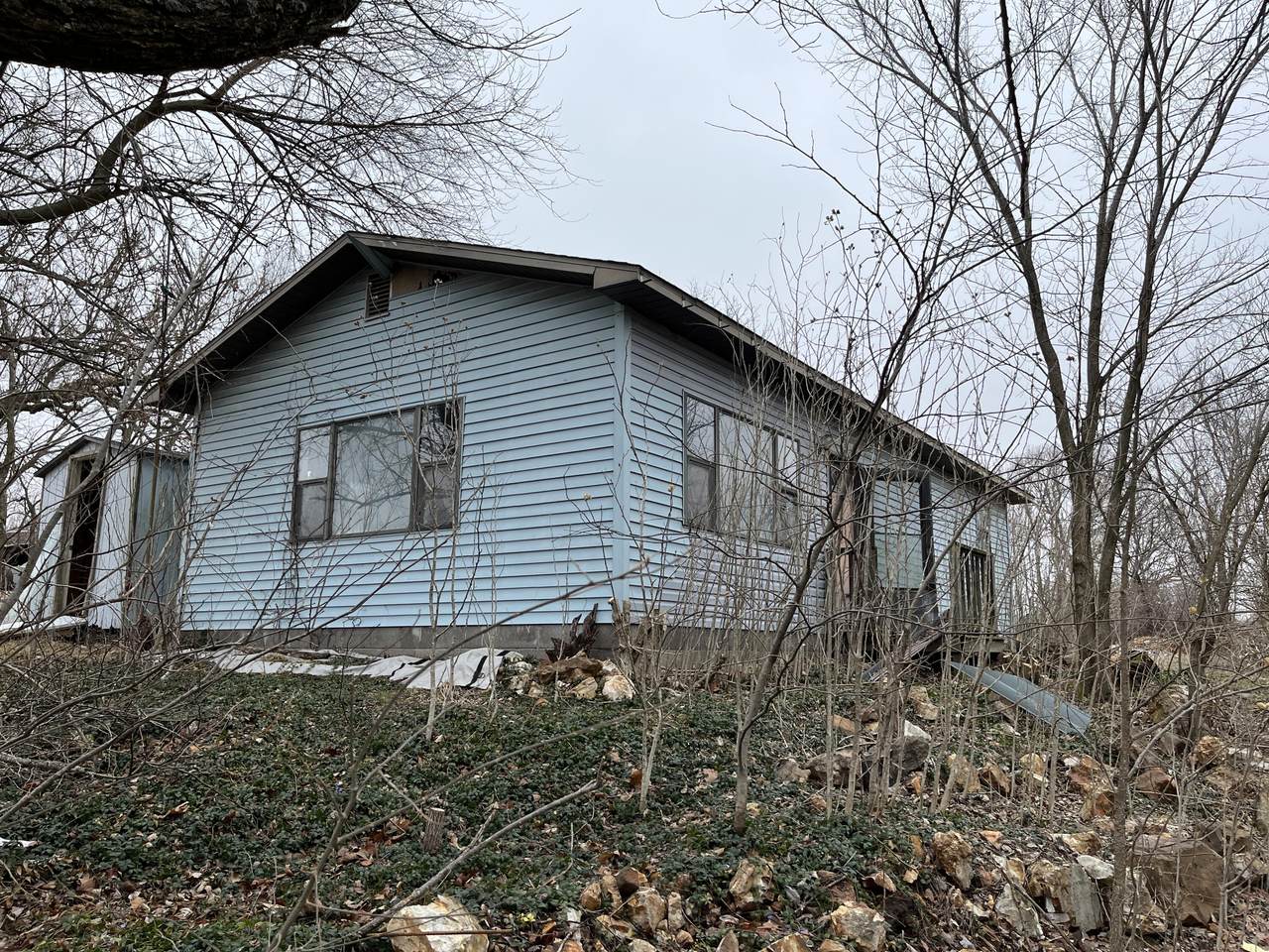 12246 Lawrence 2037 - Photo 1