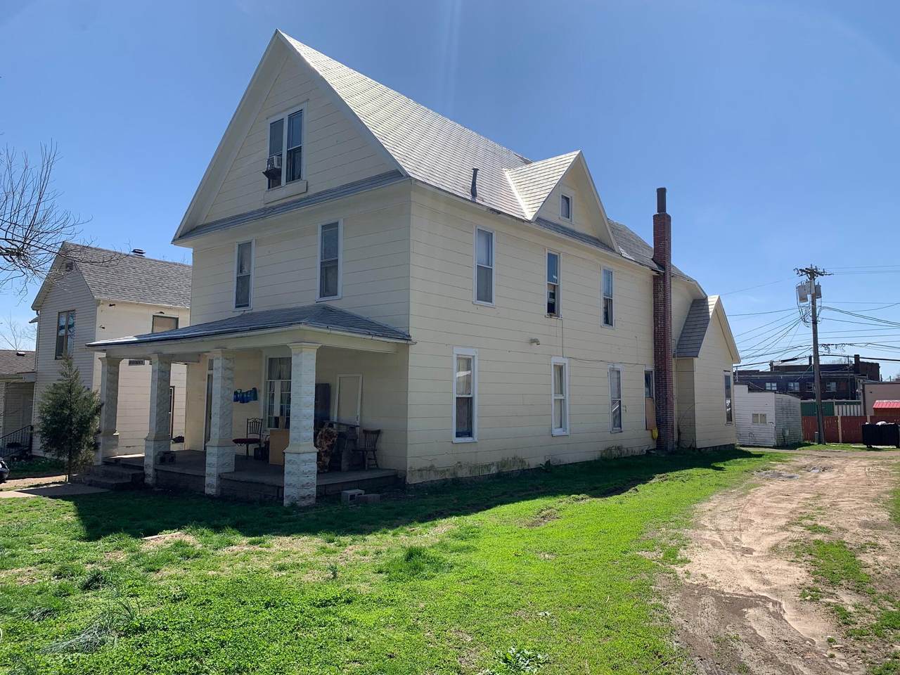 304 6th Street - Photo 1