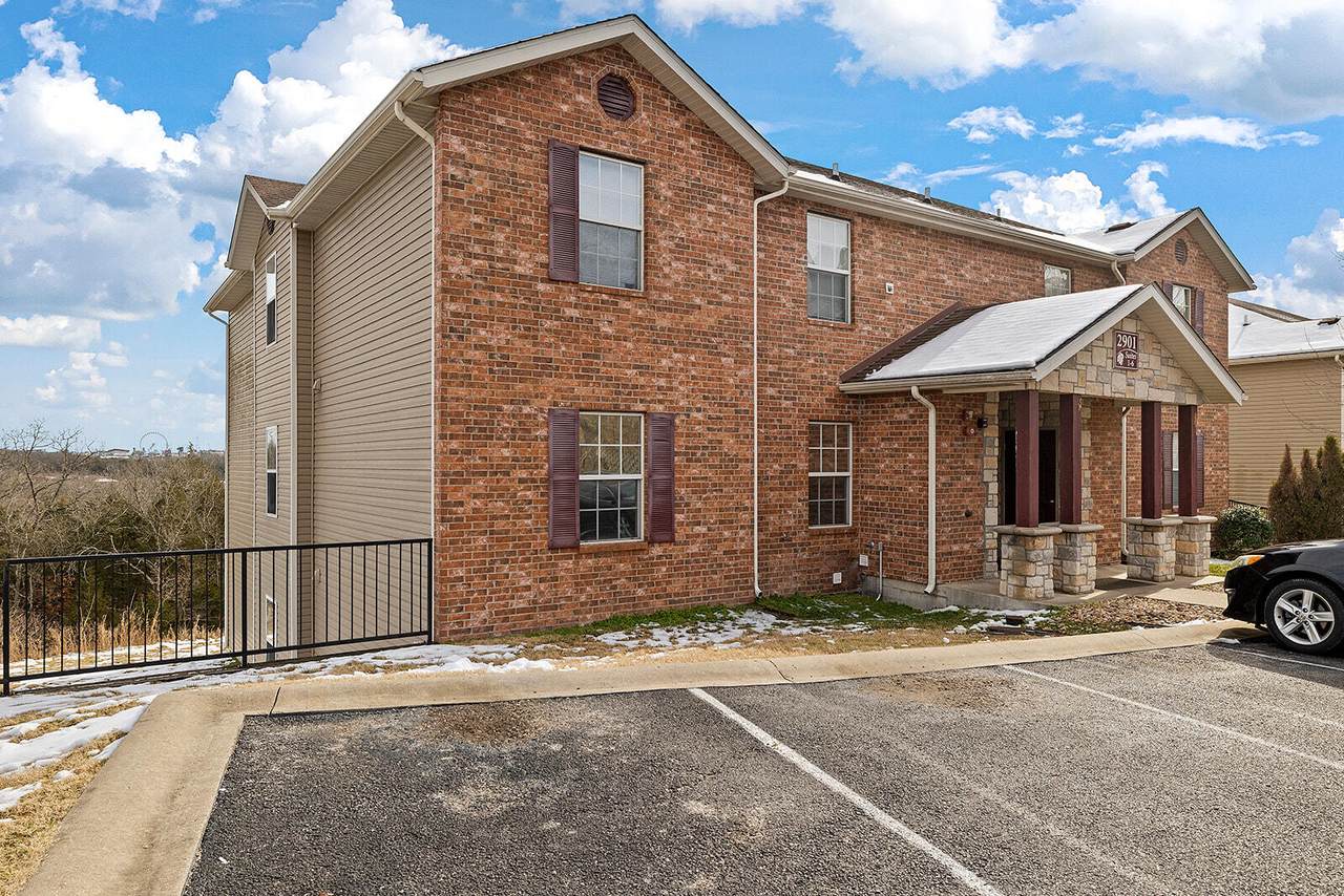 2901 Vineyards Parkway - Photo 1