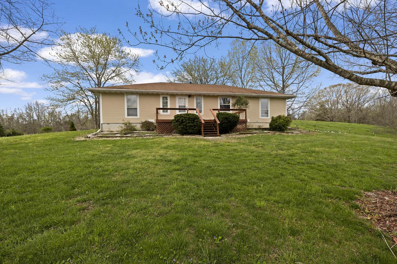 928 Hog Creek - Photo 1