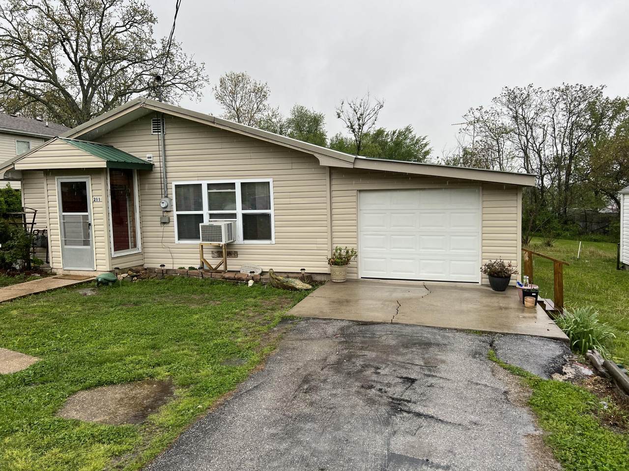 211 Ava Avenue - Photo 1