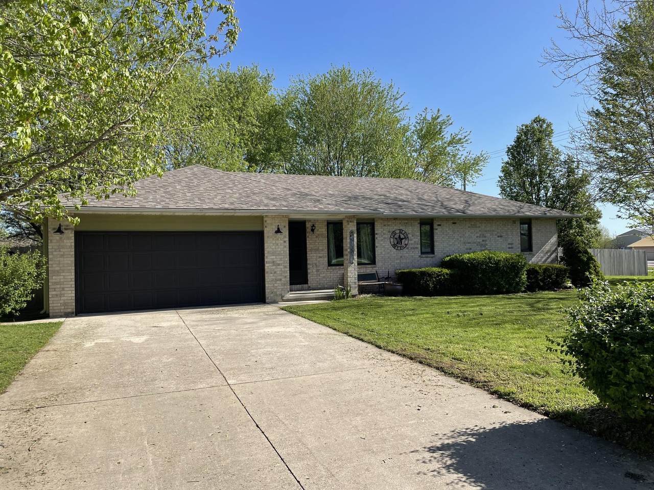 2205 College Drive - Photo 1