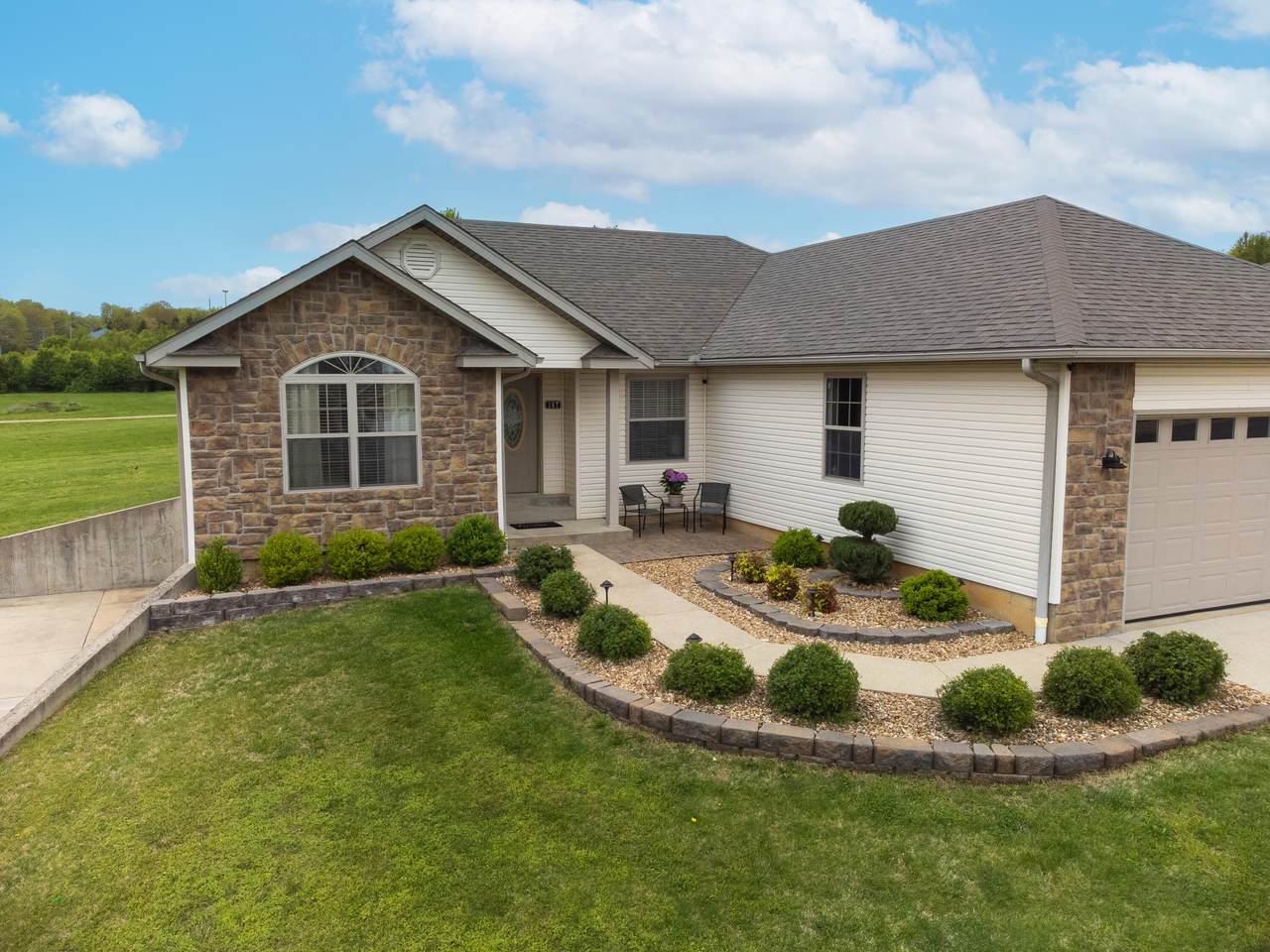 107 Cobblestone Drive - Photo 1