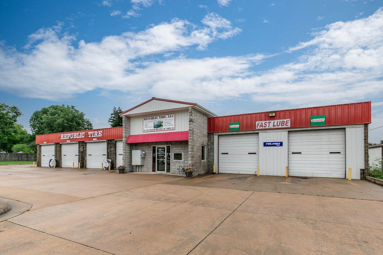 210 Hampton Avenue - Photo 1