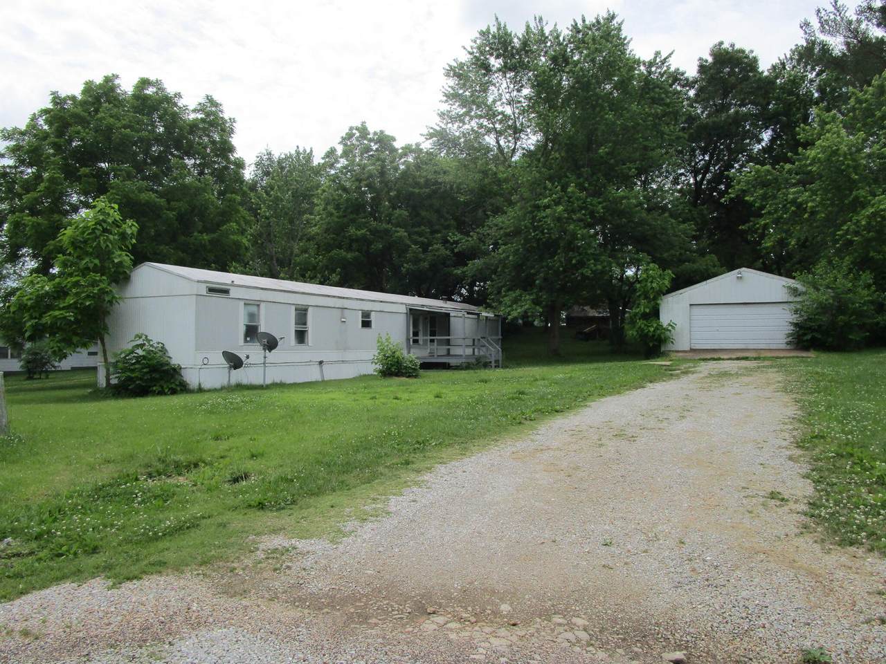 1005 5th Street - Photo 1